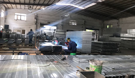 深圳大通建材,引領(lǐng)施工工地圍擋新市場,鋼圍擋、pvc圍擋生產(chǎn)銷售廠家。